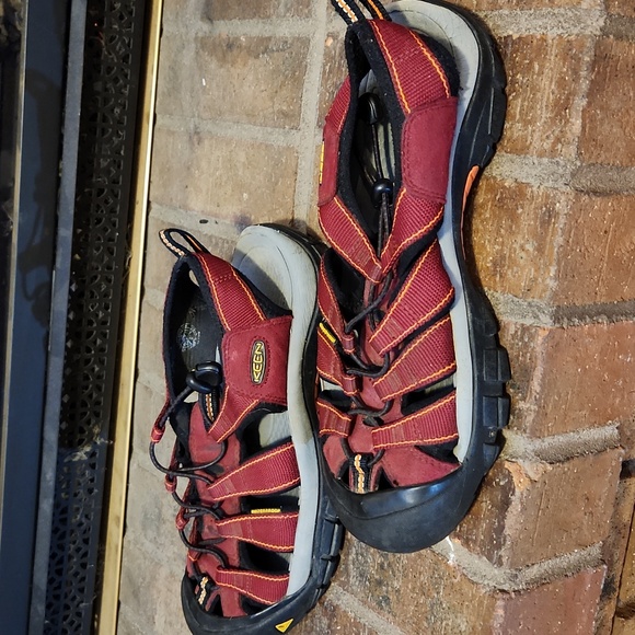 Keen Outdoor Hiking Waterproof Sandals Adjustable Lace Size 10 Maroon Burgundy - Picture 6 of 12